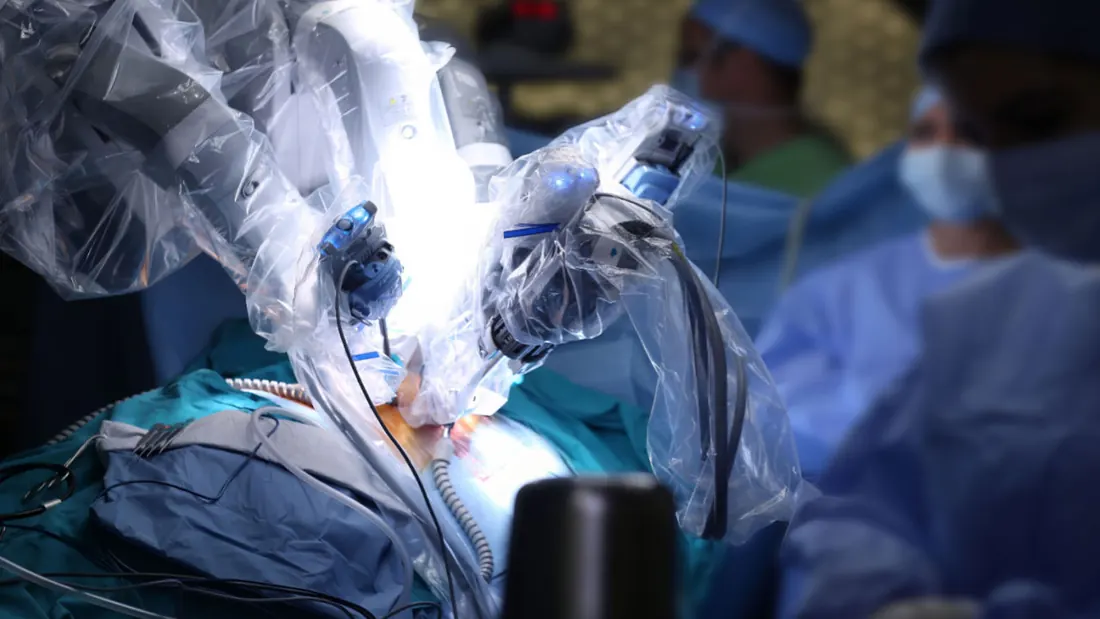 Integração da Inteligência Artificial na Cirurgia Robótica Oncológica · imagem ilustrativa